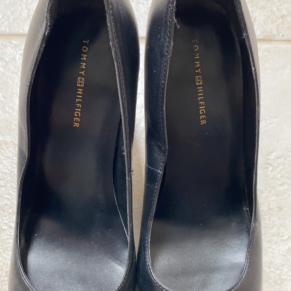 Tommy Hilfiger black block heels size 7 1/2 - Picture 4 of 4